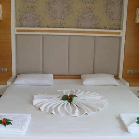 Simin Hotel 4*